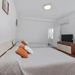 Almas - Heated Pool, Sauna, Gym And Tennis Court Neorić