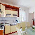 Almas - Heated Pool, Sauna, Gym And Tennis Court 4* Neorić