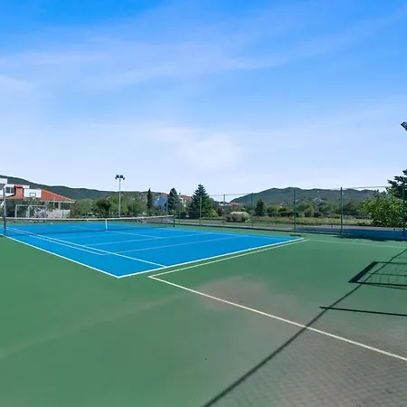 Almas - Heated Pool, Sauna, Gym And Tennis Court