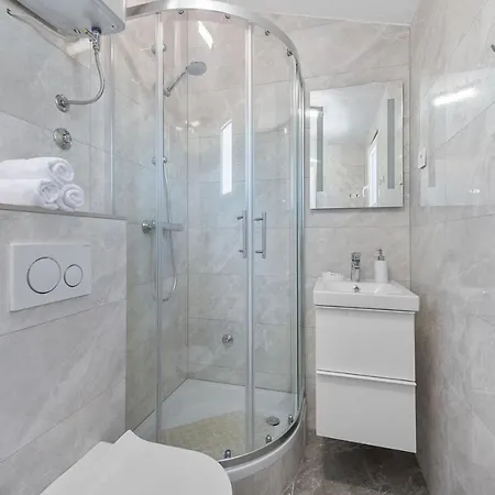 בית הארחה Almas - Heated Pool, Sauna, Gym And Tennis Court 4*