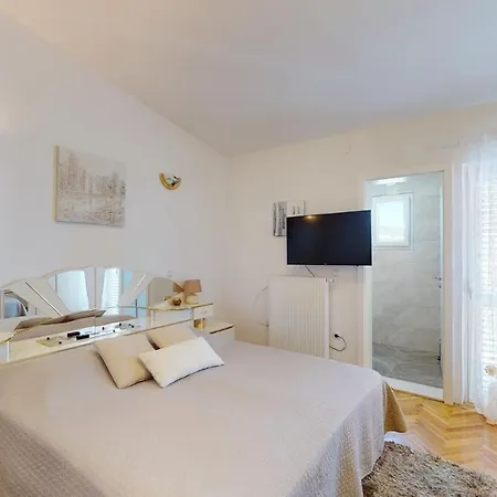 בית הארחה Almas - Heated Pool, Sauna, Gym And Tennis Court 4*