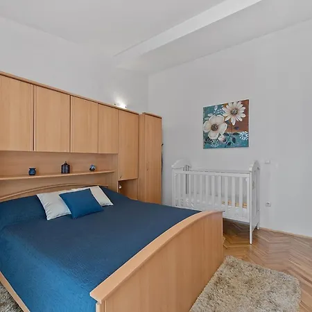 בית הארחה Almas - Heated Pool, Sauna, Gym And Tennis Court Neoric