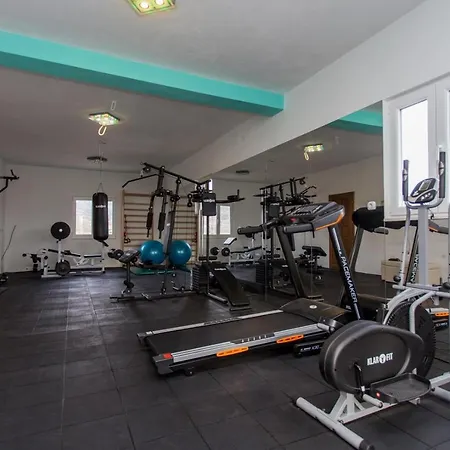Almas - Heated Pool, Sauna, Gym And Tennis Court ゲストハウス